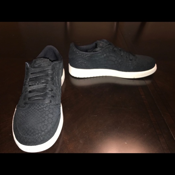 New Nike Air Jordan 1 Retro Low Python Sneaker 9.5 - Picture 6 of 13